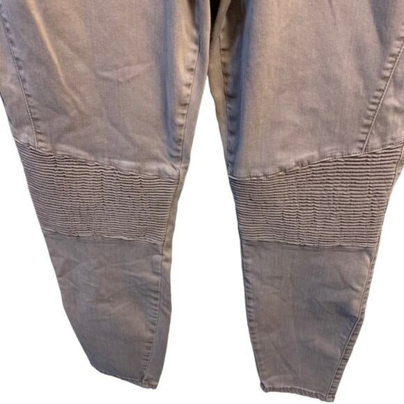 Pistola Pants Rushed Knees. Plus Size 33 - Picture 5 of 7